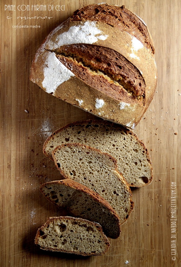 Pane con farina di ceci e rosmarino con lievito madre