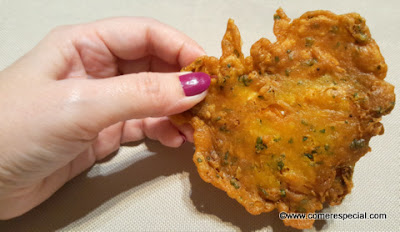 Tortillitas de camarones fritas en aceite de oliva