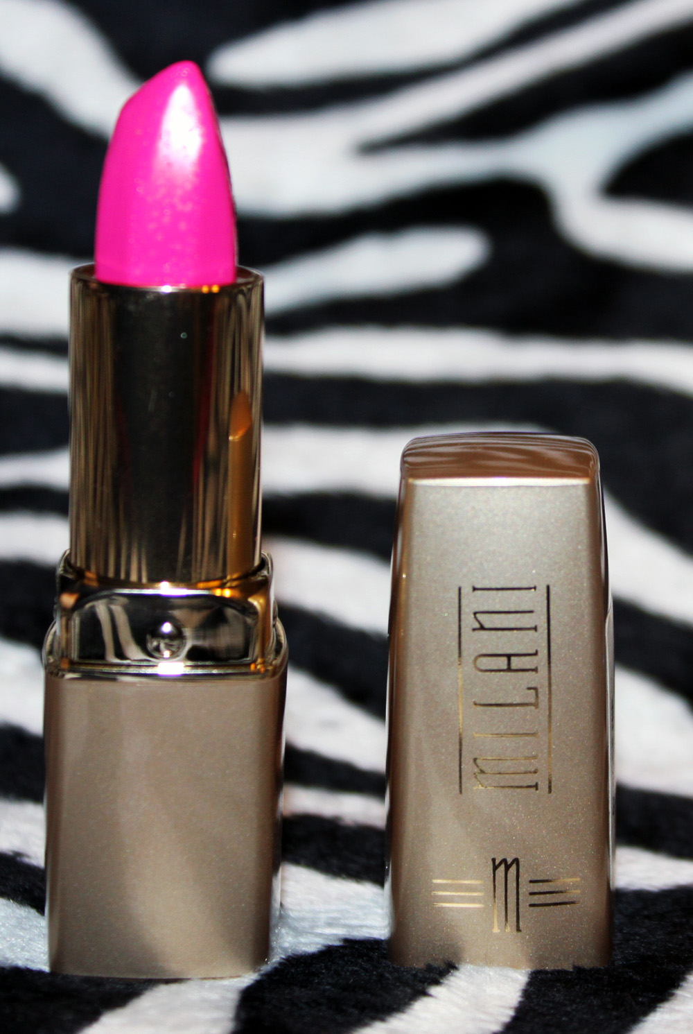 Beauty Tip: Neon Pink Lips - Carolyns Model \u0026 Talent Agency, image size:1000x1491