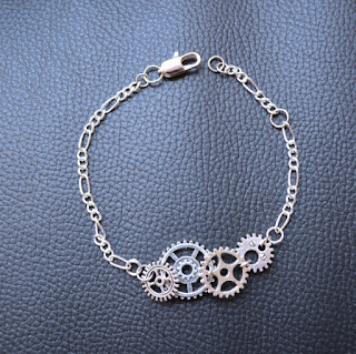 https://www.etsy.com/fr/listing/239306932/braceletwristband-steampunk-silver-color?ref=related-0