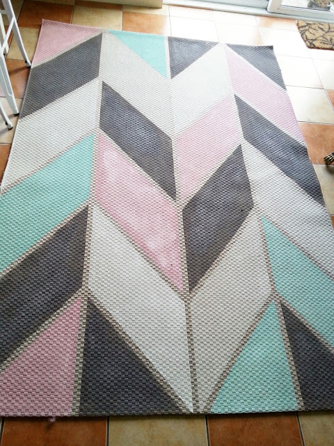 diy painted herringbone rug