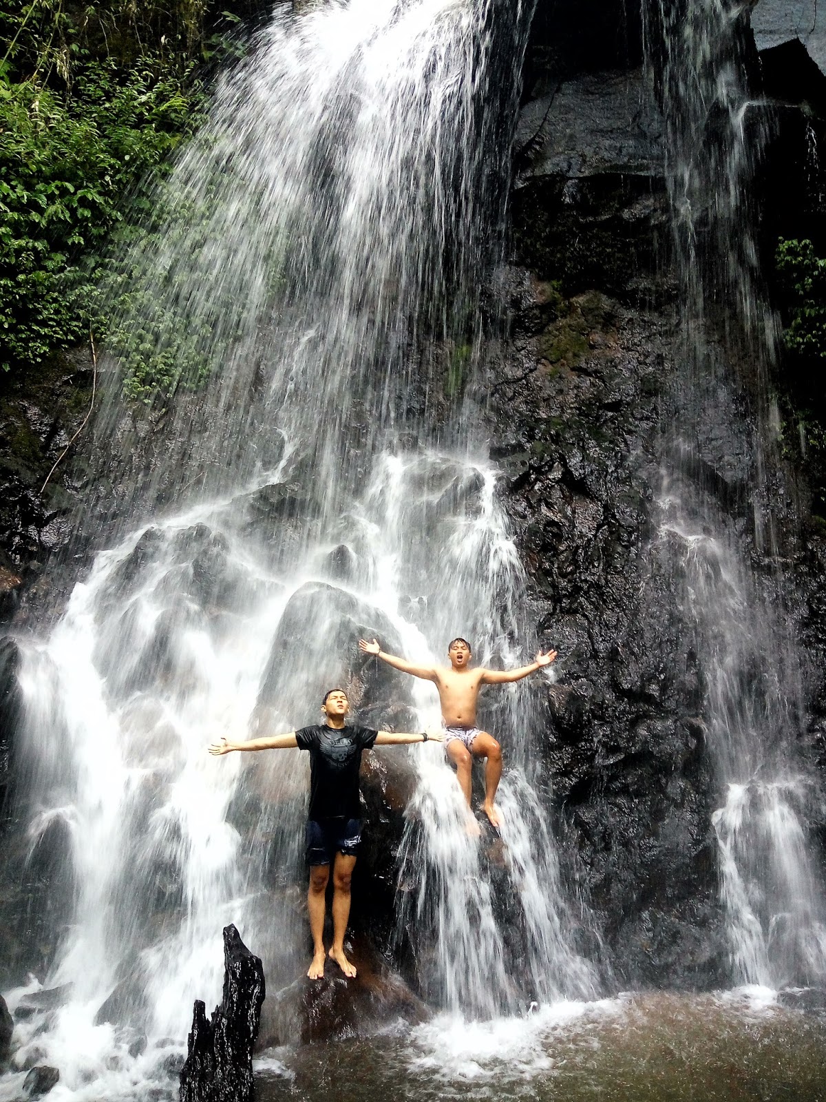 Spot Foto dan Wahana Air Terjun Alami Curug Cipanji ~ Derry Ughoy