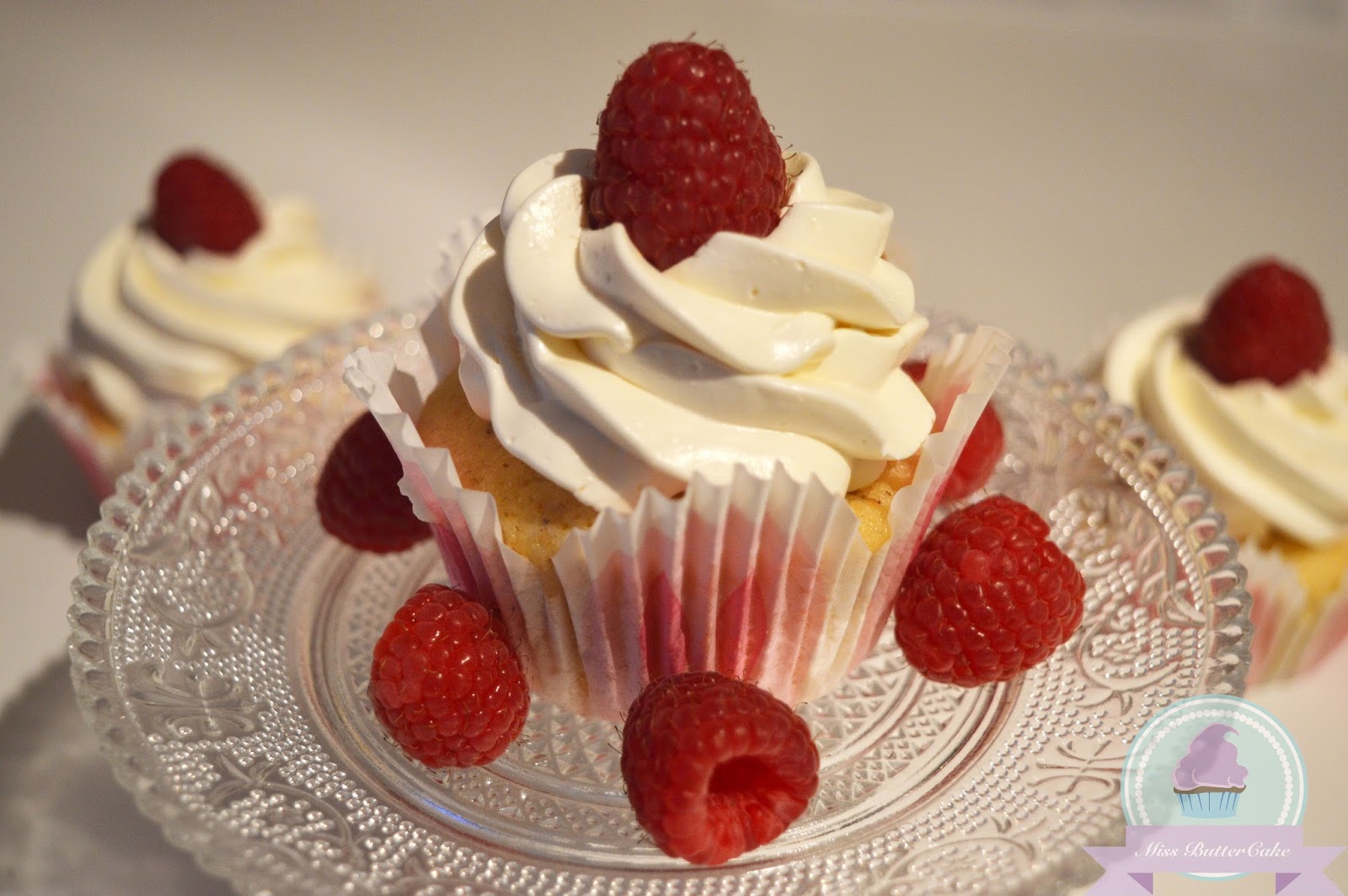Miss-ButterCake : Himbeer-Weiße Schokoladen Cupcakes
