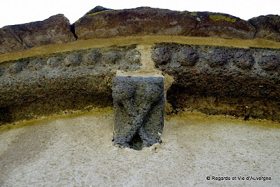 modillon Roman église saint Julien de Brioude à Autrac, Haute-Loire