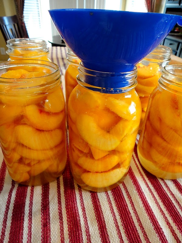 Keeping up with the Kitchen Mom Canning Peaches