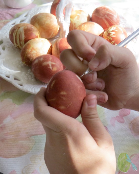http://www.dragonflyandlilypads.com/2016/03/easter-egg-tradition.html