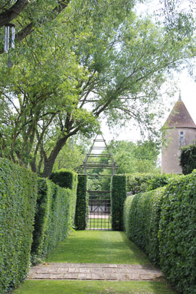 A Library of Design: Prieure d'Orsan: A Garden Inspired By ...