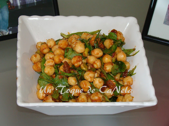 Ensalada De Garbanzos Con Toque De Aceite De Cacahuetes
