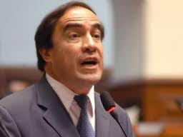Congresista Yhony Lescano: «La amazonía está siendo rifada»