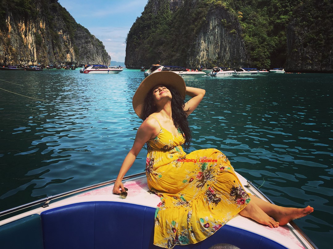 Neha Iyer Cute and Stylish Instagram Photos | Latest High Quality