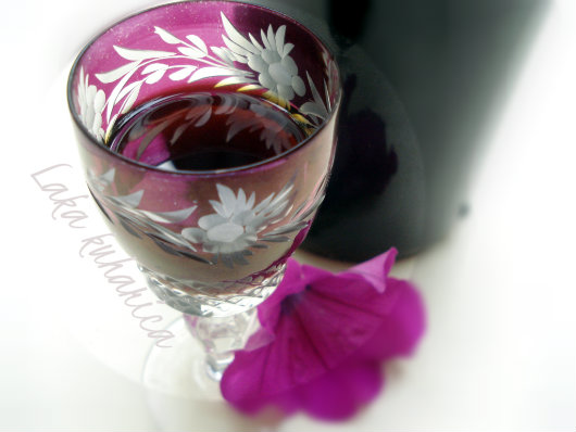 Kahlúa liker ☆ Kahlua liqueur Kahlua liqueur by Laka kuharica: homemade, rich and tasty caramel coffee liquor.