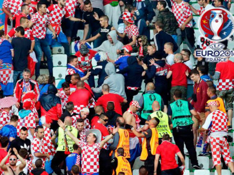 GDKT Jurgen Gede tung 'truot' chuc danh HLV DT Viet Nam - Anh 2