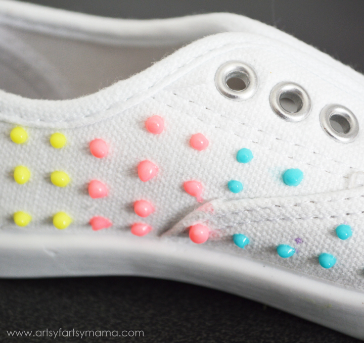 Glow-in-the-Dark Candy Button Shoes at artsyfartsymama.com #TulipGlow