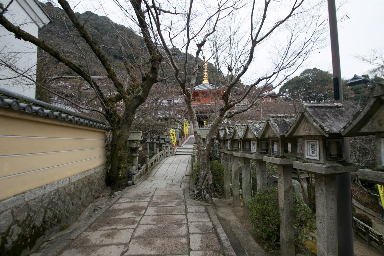 Shigisan Castle The most notorious bandit in Sengoku era Japan