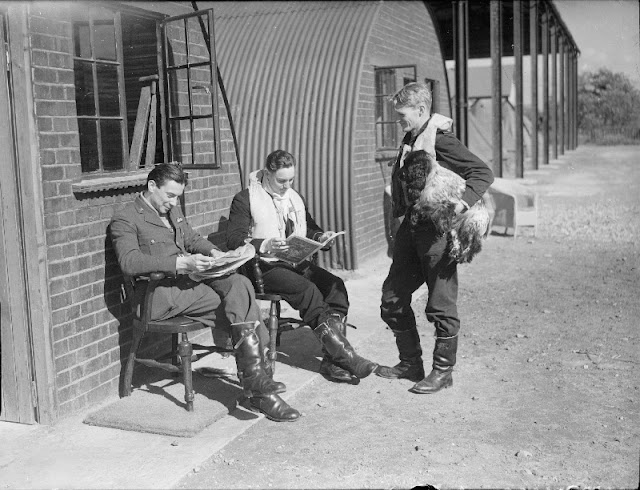 19 September 1940 worldwartwo.filminspector.com RAF pilots Duxford