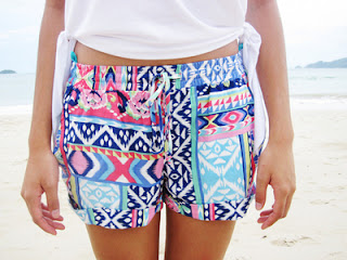 10 Tips for Wearing Printed or Patterned Shorts - Modern Wife Life