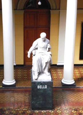 Andrés Bello Estatua de Andrés Bello sentado