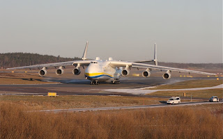 antonov an-225, antonov an225, an225 taxiing, worlds largest aircraft