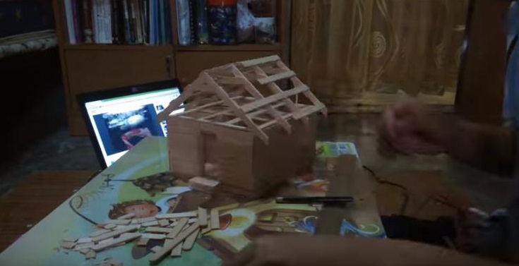 Cara Membuat Miniatur Rumah Dari Stik Es Krim Beserta