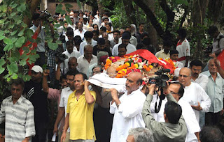 Celbs at A K Hangal's funeral 