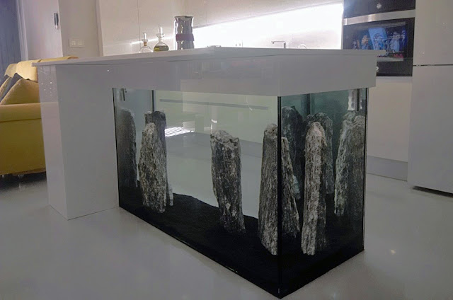 cocina-blanca-con-acuario-cce071 cocina