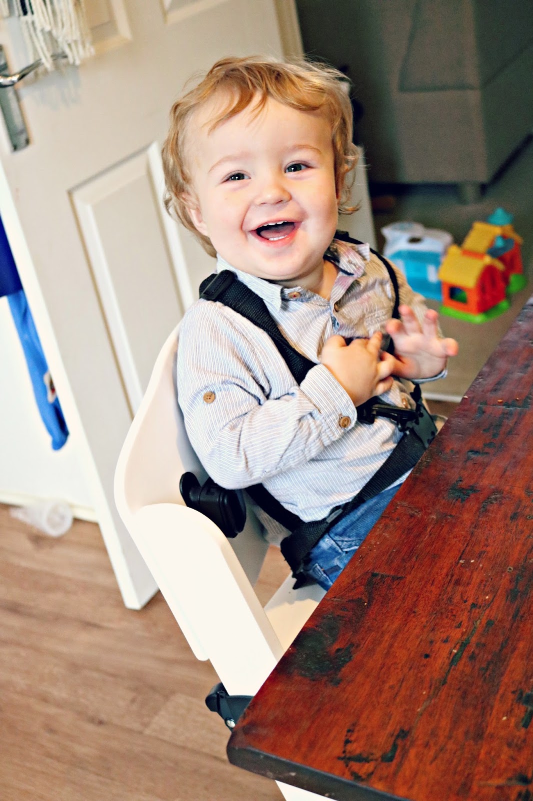 White East Coast Nursery Contour Multi-Height Wooden Baby Highchair