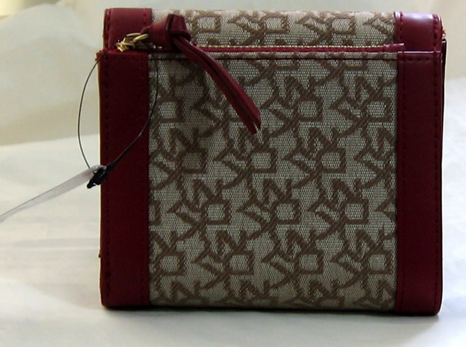 Women's Trifold Wallets For Sale | IUCN Water