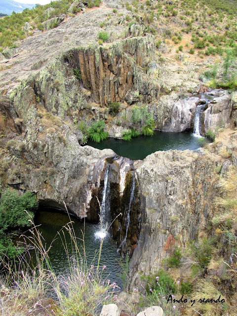 Cascada del Aljibe entre Roblelacasa y Matallana. En los pueblos de Arquitectura Negra de Guadalajara