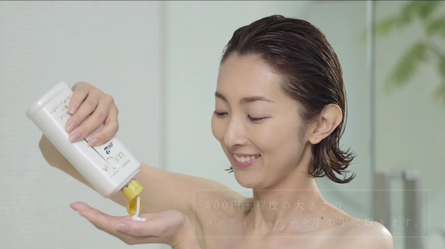 CARA KERAMAS RAMBUT YANG BENAR AGAR RAMBUT SEHAT DAN INDAH ...