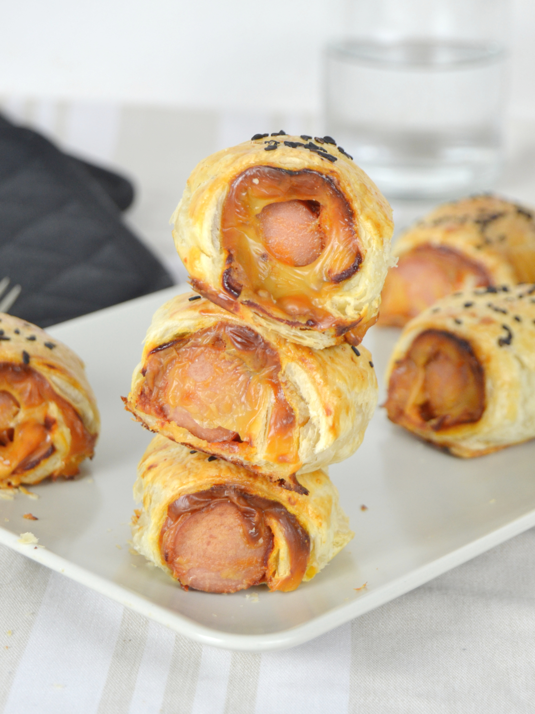 Hojaldres de salchicha con queso Cuuking! Recetas de cocina Hojaldres de salchicha con queso Cuuking! Recetas de cocina