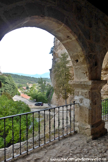 Soportal ermita de Sta. María de la Hoz