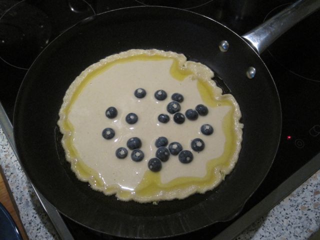 tales from my kitchen: Heidelbeerpfannkuchen tales from my kitchen: Heidelbeerpfannkuchen