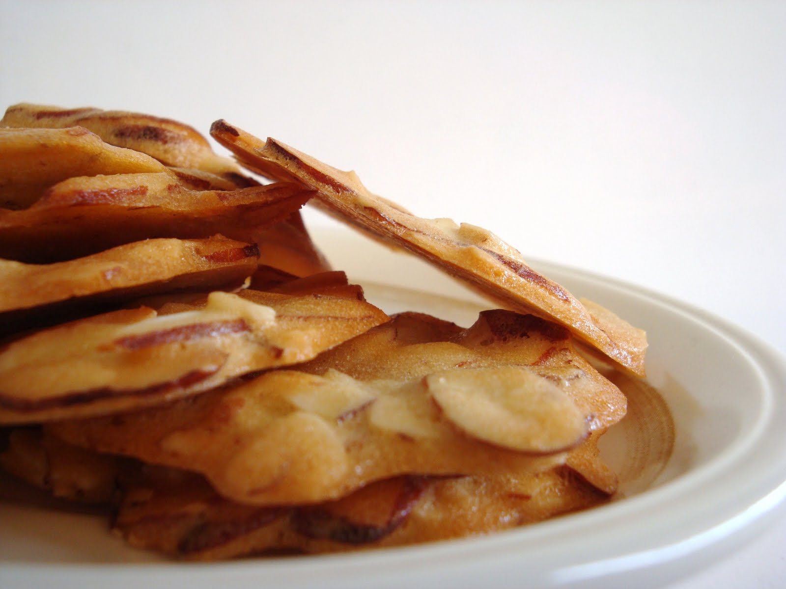 DAILY DOSES OF SUGAR Almond Crisps