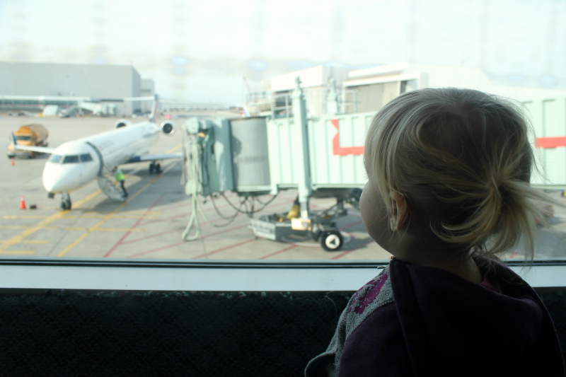 50+ Ways to Occupy a Toddler on an Airplane