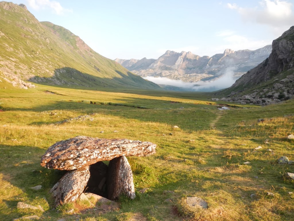 Dolmen de Achar Aguas Tuertas Huesca TRAVELPHOTOBOX