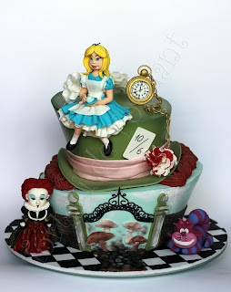 Alice in Tara Minunilor, tort si cupcakes