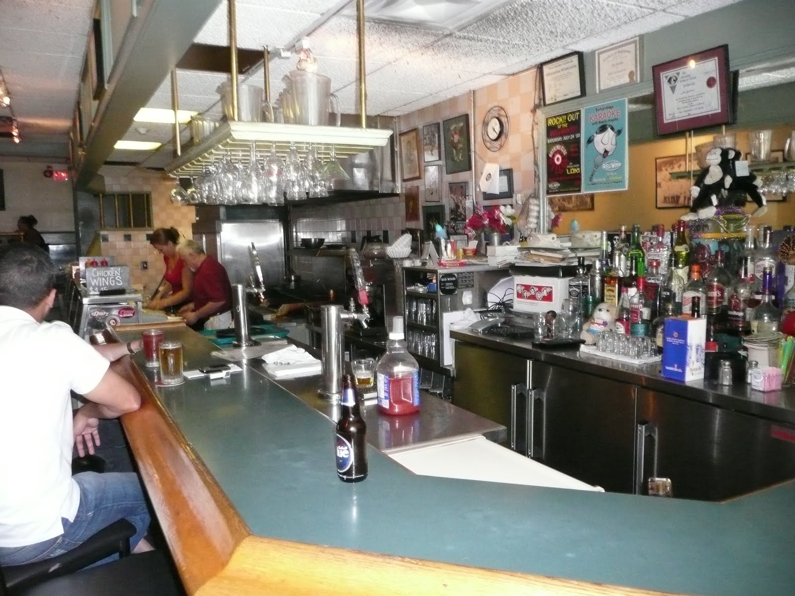 PIG OUT SPOTS Bellwood Bar & Grill (Toronto, ON)