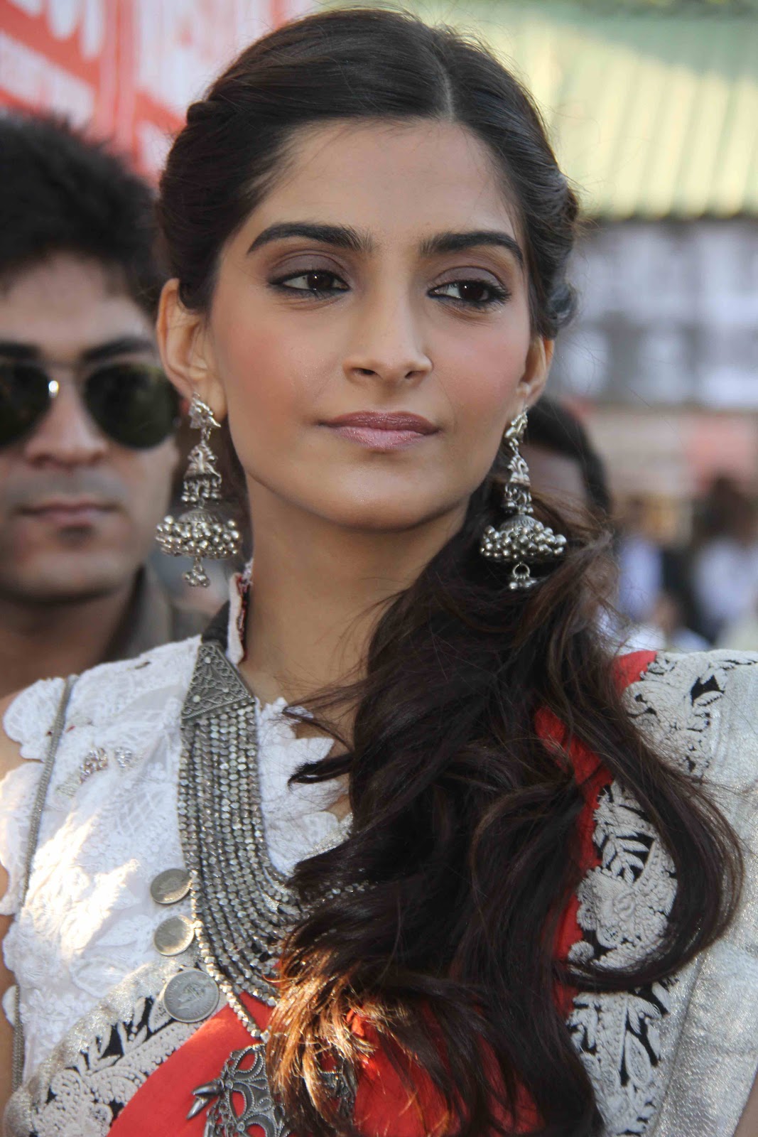 High Quality Bollywood Celebrity Pictures Sonam Kapoor -4388
