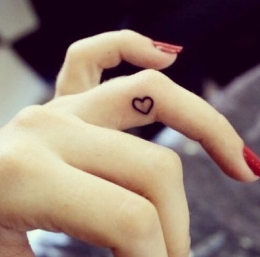 tatuagens femininas de coração para os dedos tatuagens femininas de coração para os dedos