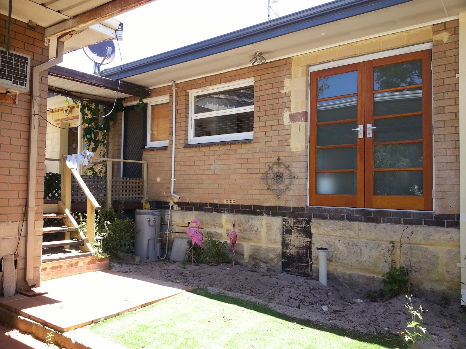 Jarrah Jungle Painting The Exterior Walls And Window Frames With Dulux