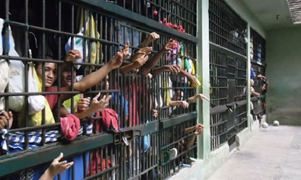 TEIXEIRA DE FREITAS BA: Policiais civis frustram fuga de presos em