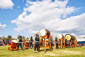 children playing taiko drums