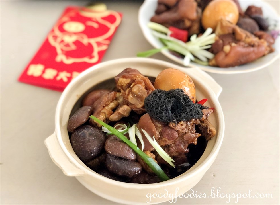 GoodyFoodies Recipe Braised pork knuckle with mushrooms and fat choy