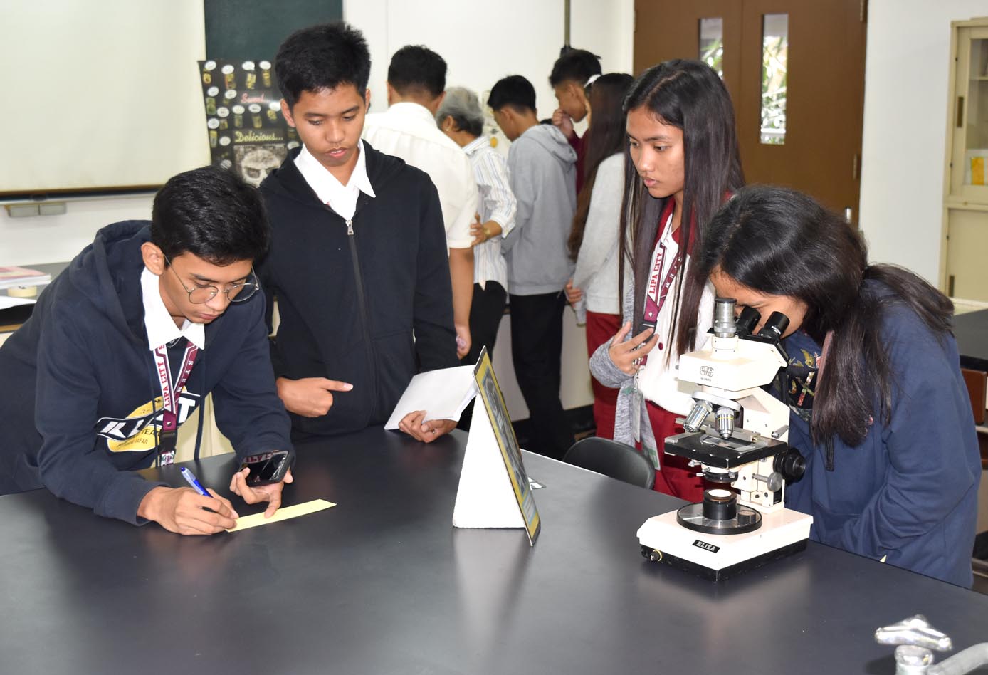 Lipa City Senior High School students visit UP NISMED Open Labs