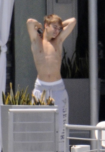 Fashion And The City Justin Bieber Shirtless And In His Underwear In Miami [photos]