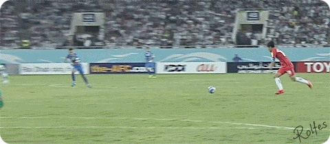 김영권 인생이 걸렸던 드리블.gif