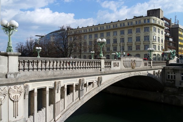 ljubljana art nouveau pont dragons zmajski most