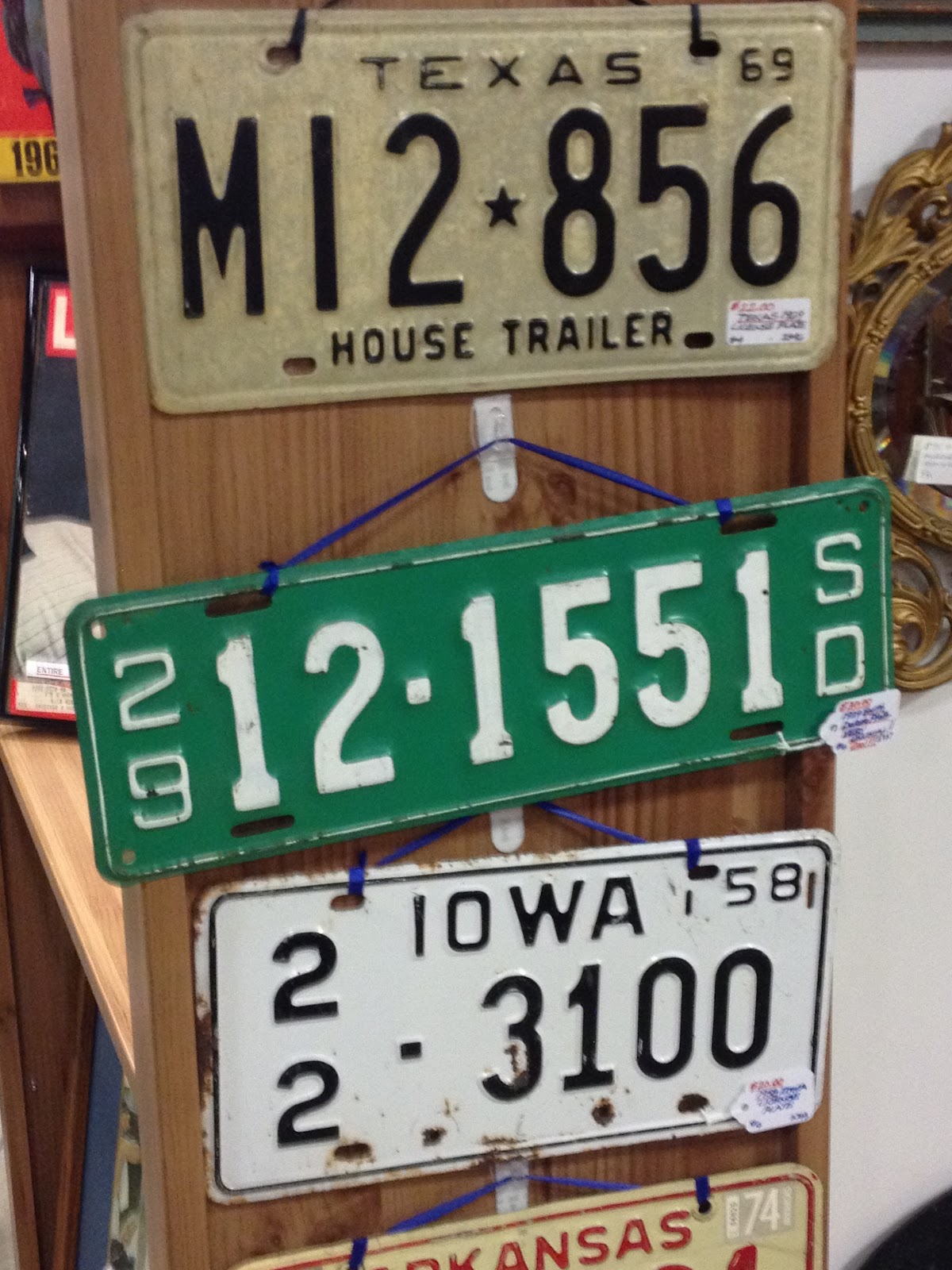 C. Dianne Zweig Kitsch 'n Stuff Collecting Vintage Car License Plates