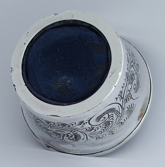 Silver Lovely antique rembossed solid sterling silver pin cushion