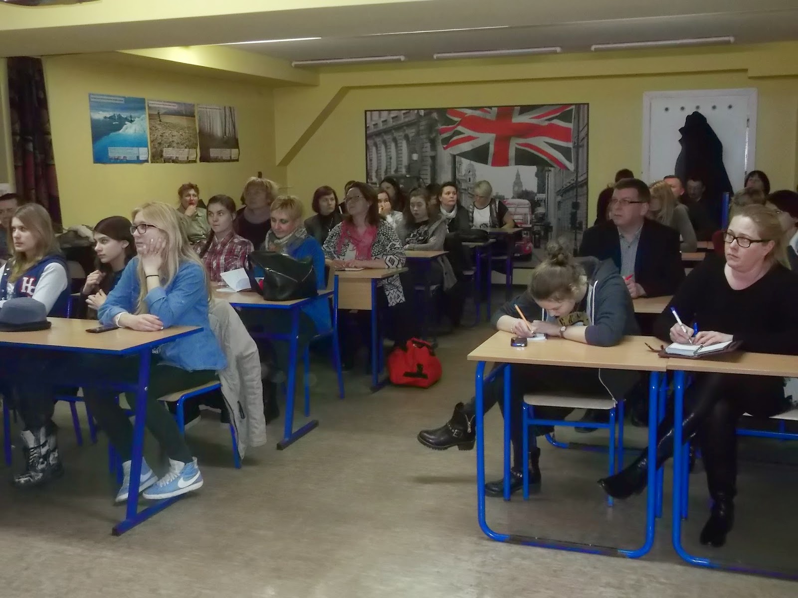 RÉAGIR POUR L'AVENIR Pologne on attend nos correspondants!